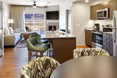 Image de Deluxe condo, resort & location!