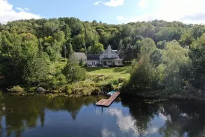 Image de Maison familiale bord de lac près du village de ski à Tremblant