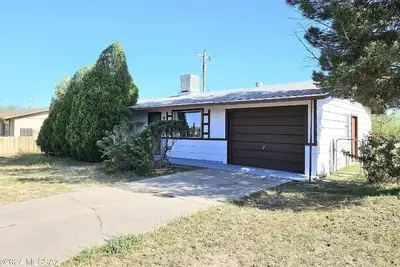 Image de Soothing 3-bedroom house in charming mature neighborhood  in Benson