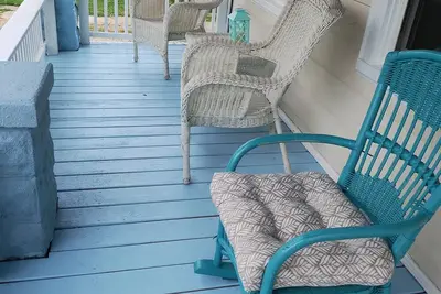 Image de Charming 2-bedroom house, pet friendly w\/ private parking and yard in Clevelan