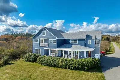 Image de Oceanfront 5-bedroom house on 15 acres with 700 feet of private sandy beachfront