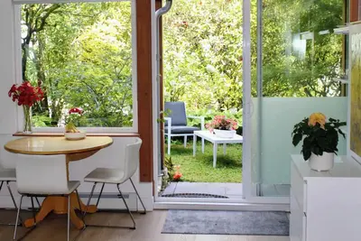 Image de Garden Suite in Kitsilano West Point Grey