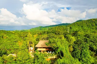 Image de Comfortable Wooden Suite In Cabin