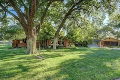Frank Lloyd Wright Meets West Texas Modern Ranch