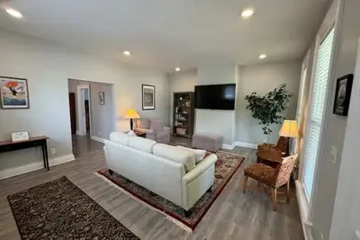 Image de Reno'd 5Pts Buffalo Gem - Parking/Walkable with WiFi and Ac