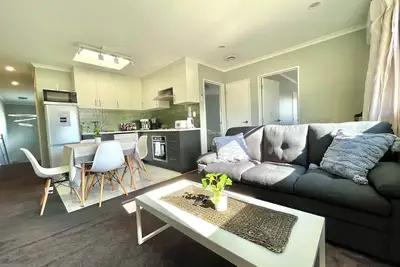 Image de Modern Private 2nd Floor 2bedroom 2 bathroom home unit