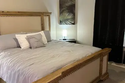 Image de Spacious 4-bedroom house, 2 living rooms. Huge backyard WiFi, Ac, fitness room