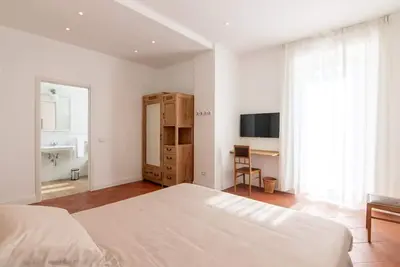 Image de Chambre d'hôtes \"Camera Matrimoniale Vista Lago\" avec vue sur la montagne, piscine et Wi-Fi