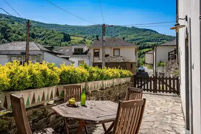 Image de Appartement 'Apartamento Narcea 4' avec vue sur les montagnes, terrasse privée et Wi-Fi