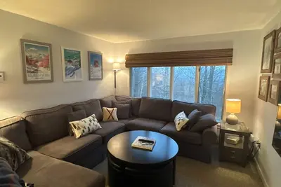 Image de Tranquil 4-bedroom condo near slopes at Sugarbush Resort. Recently renovated!