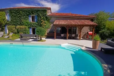 Image de Spacious rural get-away with pool & yoga studio. Perfect for family groups