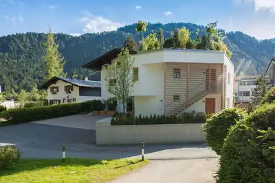 Image de Appartement moderne avec vue sur la montagne