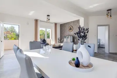 Image de Belle maison de vacances pour 8 personnes avec Wifi, piscine, climatisation, Tv et terrasse