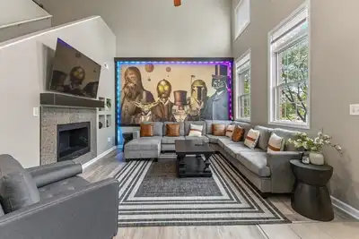 Spacious Town Home near Icc