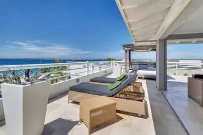 Image de Luxury penthouse with private pool and beachfront