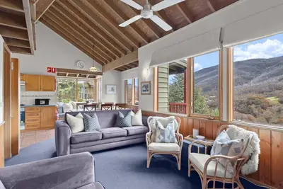 Image de Banjo 1 Townhouse - Two bedroom & loft townhouse with wrap around views