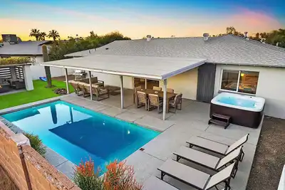 Image de Old Town Pool & Spa Oasis• Fire Pit