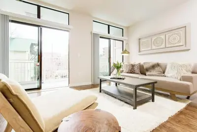 Image de Bright and Cheery Apartment Inman Park Local