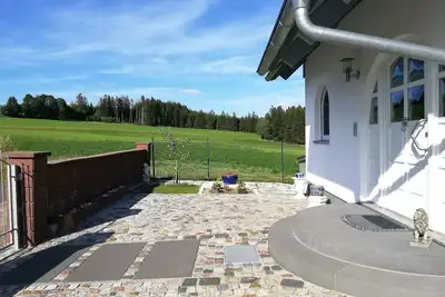 Stylish, comfortable non-smoking vacation apartment with far-reaching views of the countryside