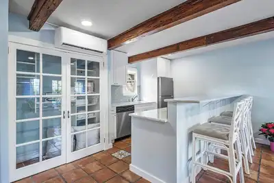 Image de Downtown Delray cottage w/Golf Cart & Beach Pass! Walk to Atlantic Ave & Tennis.