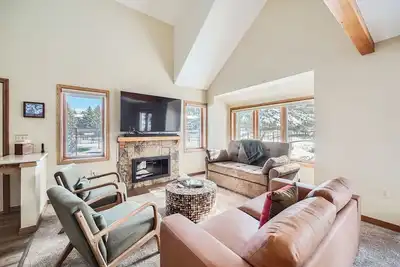 Image de Wonderful Condo, Minutes drive to Beaver Creek Resort!