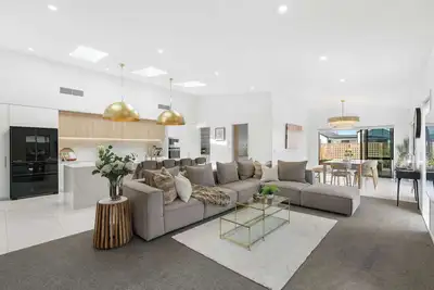 Image de Brand-new luxury home offering superior living!