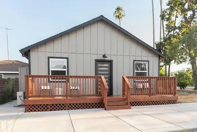 Image de Brand New Charming 2-bedroom cottage in Fair Oaks