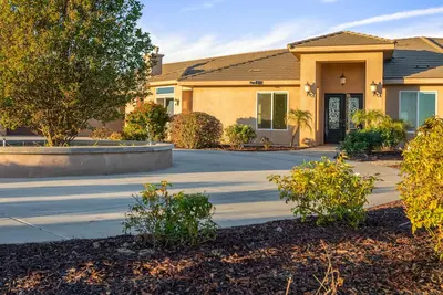 Image de Hilltop Oasis Getaway