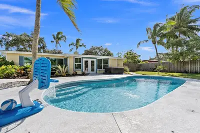 Image de Paradise Palms, Private backyard w/ Pool, Hot tub!