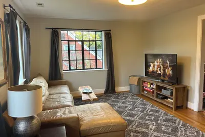 Image de The Richmond Rest. . . Sunny, open floor plan with parking and pet friendly.