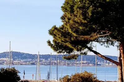 Image de Horizon Bleu. Vue sur le bassin de Thau et Sète