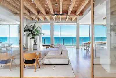 Image de Spacious 4-bedroom villa in lovely Los Angeles with 100 People Event Space.