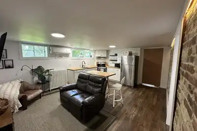 Image de Stay In Sarnia [New] 2br Souterrain Apt - Downtown