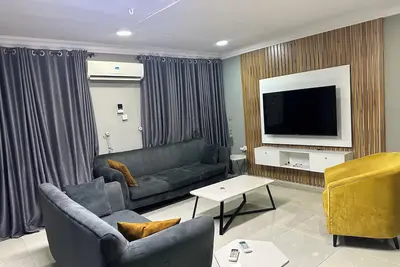 Image de Cosy 2 Bedroom Apartment off Toyin Street Ikeja, 10mins drive to the airport(Los)