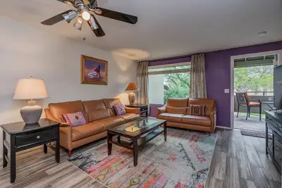 Image de Views of Ventana Canyon Golf course and Desert Sunsets!