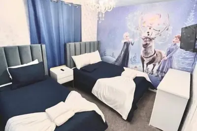 Image de 4-Bedroom Themed Home with Pool