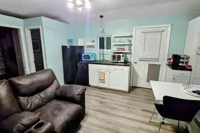 Image de Quaint Backyard Tiny House 1-bedroom with Fire Pit, WiFi, in quiet Brundidge