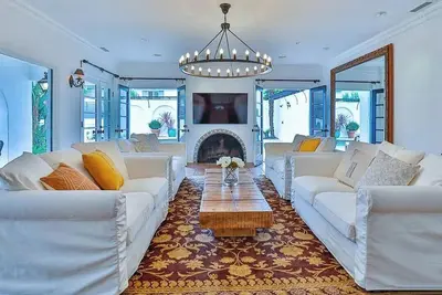 Image de 3-bedroom villa in marvelous Los Angeles with 300 People Event Space.