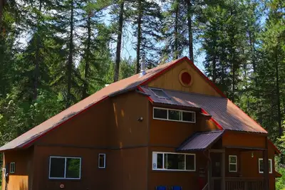 Image de Wilderness Setting with lodge/cabin Feel. \n