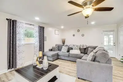Image de 2 Mi to Beach & Afb: Family Home in Biloxi