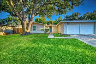 Close to At&T Stadium & Globe Life & Six Flags!