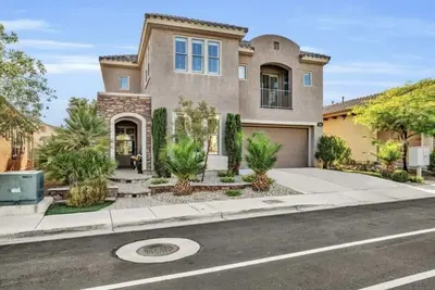 Image de Beautiful 3 bedroom 2. 5 bath home in guard gated golf course community.