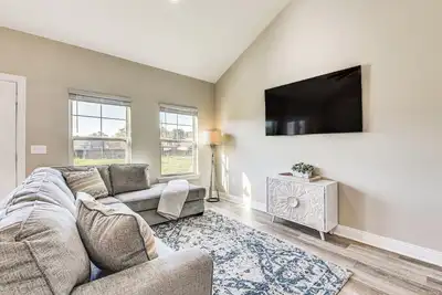 Image de Modern & Private Retreat Near Historic Downtown!