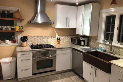 Image de Walk to Restaurants & Park - Charming Cottage