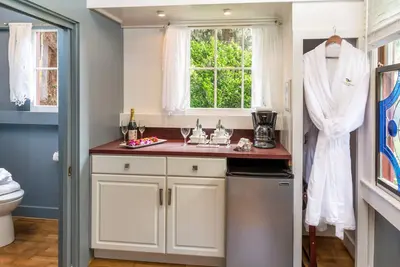 Image de Romantic Volcano Village Cottage