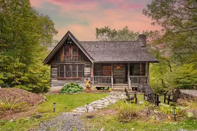The Mountain House: Scenic Views, Luxury Amenities