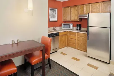 Image de Relaxing 1br Suite w/ Living Area | Outdoor Pool Access and Free Breakfast