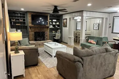 Image de Charming, newly renovated, 3-bedroom, 2 full bath home.