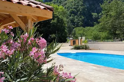 Image de Chalet \"pied aigu\"\nAu pied du Vercors, montagne et randonnée. \nAnimaux acceptés