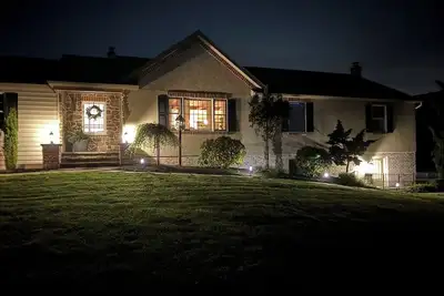 Image de Charming 2-Bedroom B&B surrounding farmland with Chickens, mini goats, and cows